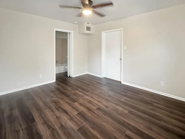350 Storeywood Dr — Photo 11