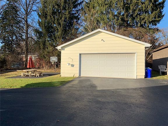 4th image of 207 E Fairmont Ave