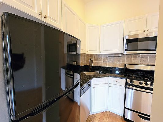 4th image of 506 E 88th St APT 5F