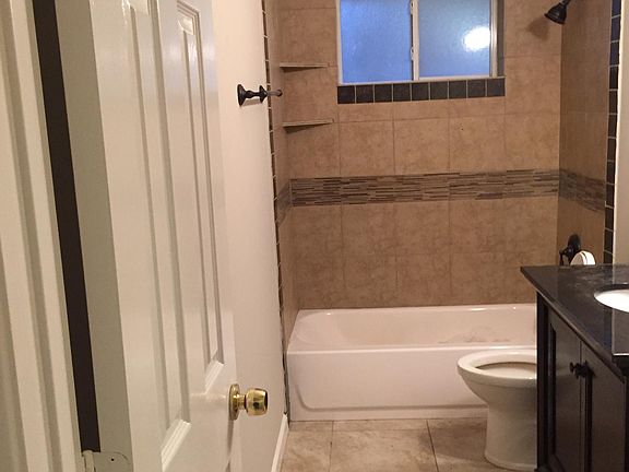 5th image of 501 Portage Ln