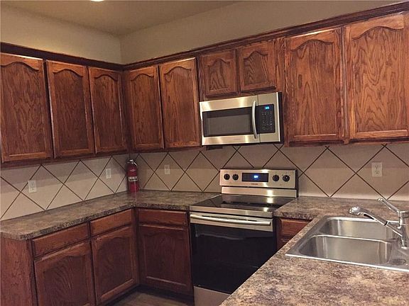 5th image of 1148 Sunderland Ln