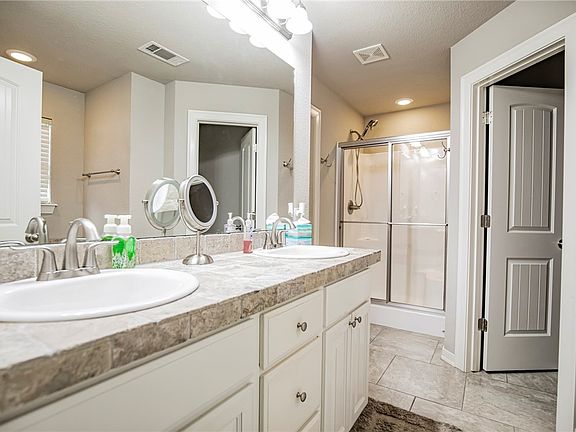 4th image of 12901 Canopy Oaks Dr
