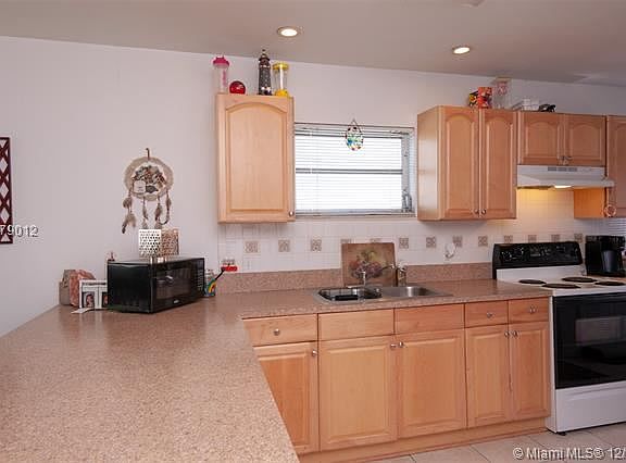 4th image of 4650 SW 65th Ave