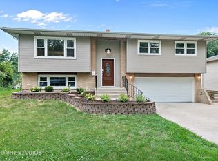 1900 Marigold Ln, Hanover Park, IL 60133