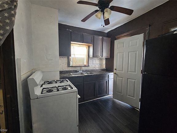 5th image of 15301 Parkgrove Ave