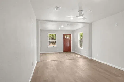3 bed, 914 sqft, $1,900 — Photo 4