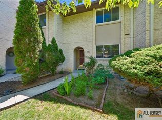 90 Tennyson Dr, Plainsboro, NJ 08536