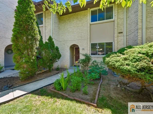 90 Tennyson Dr, Plainsboro, NJ 08536