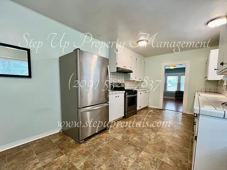 273 Lyons St — Photo 9