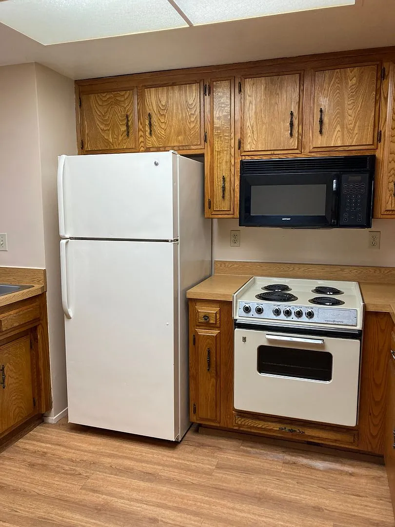 170.200 - Deseret Apts — Photo 1