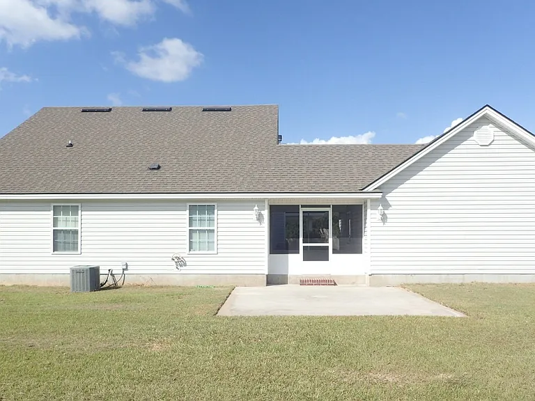 96 Oak St — Photo 14