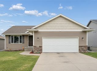 5313 Ruhd St SW, Cedar Rapids, IA 52404
