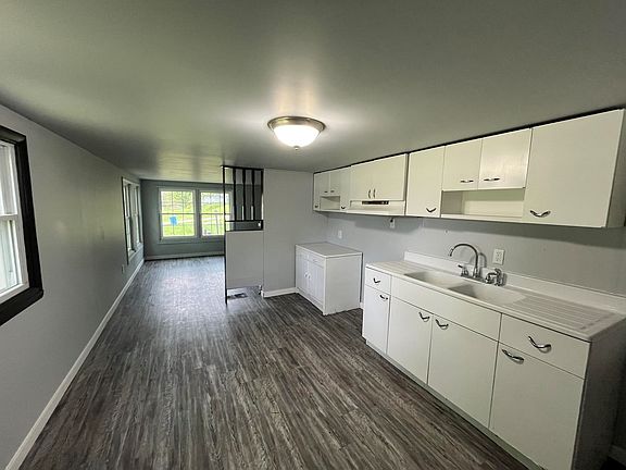 3rd image of 410 Lakeview Ave
