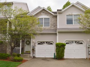 89 Springhill Dr, Morris Plains, NJ 07950