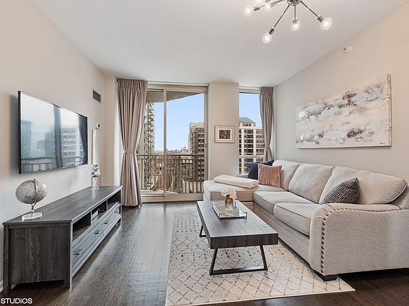 3rd image of 645 N Kingsbury St APT 1105