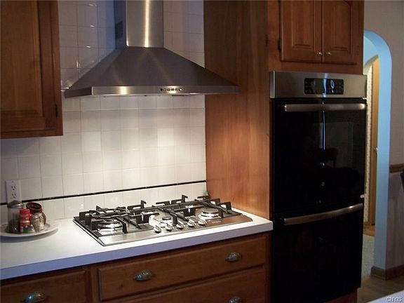 5th image of 302 Stoney Dr