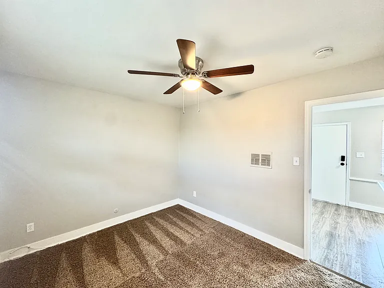 Leisure Apartments — Photo 10