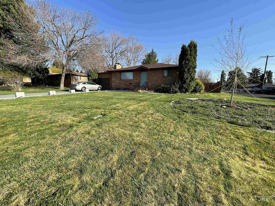 1st image of 2108 Crestwood Dr