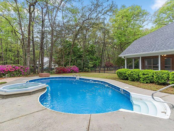 5th image of 2211 Ten Oaks Dr
