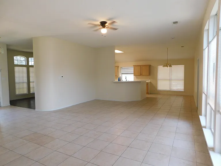 624 Elm Falls Pl — Photo 4