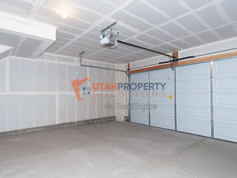 1047 W 400 S — Photo 30