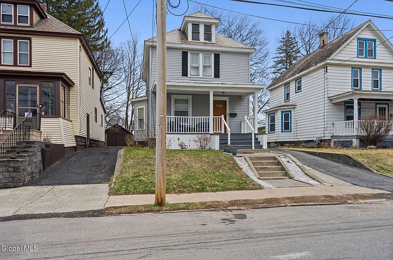 3rd image of 837 Harrison Avenue