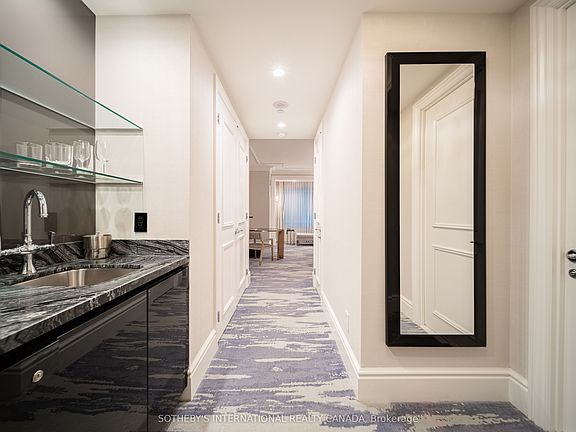 4th image of 325 Bay St #1905