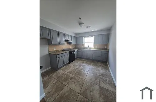 390 S 10th St #2 Photo 1
