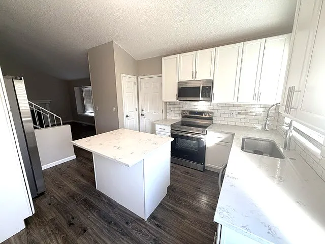 3 bed, 1194 sqft, $2,495 — Photo 4
