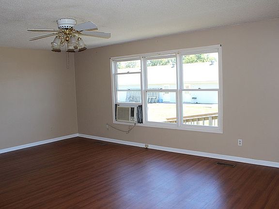 4th image of 1607 Campbell St
