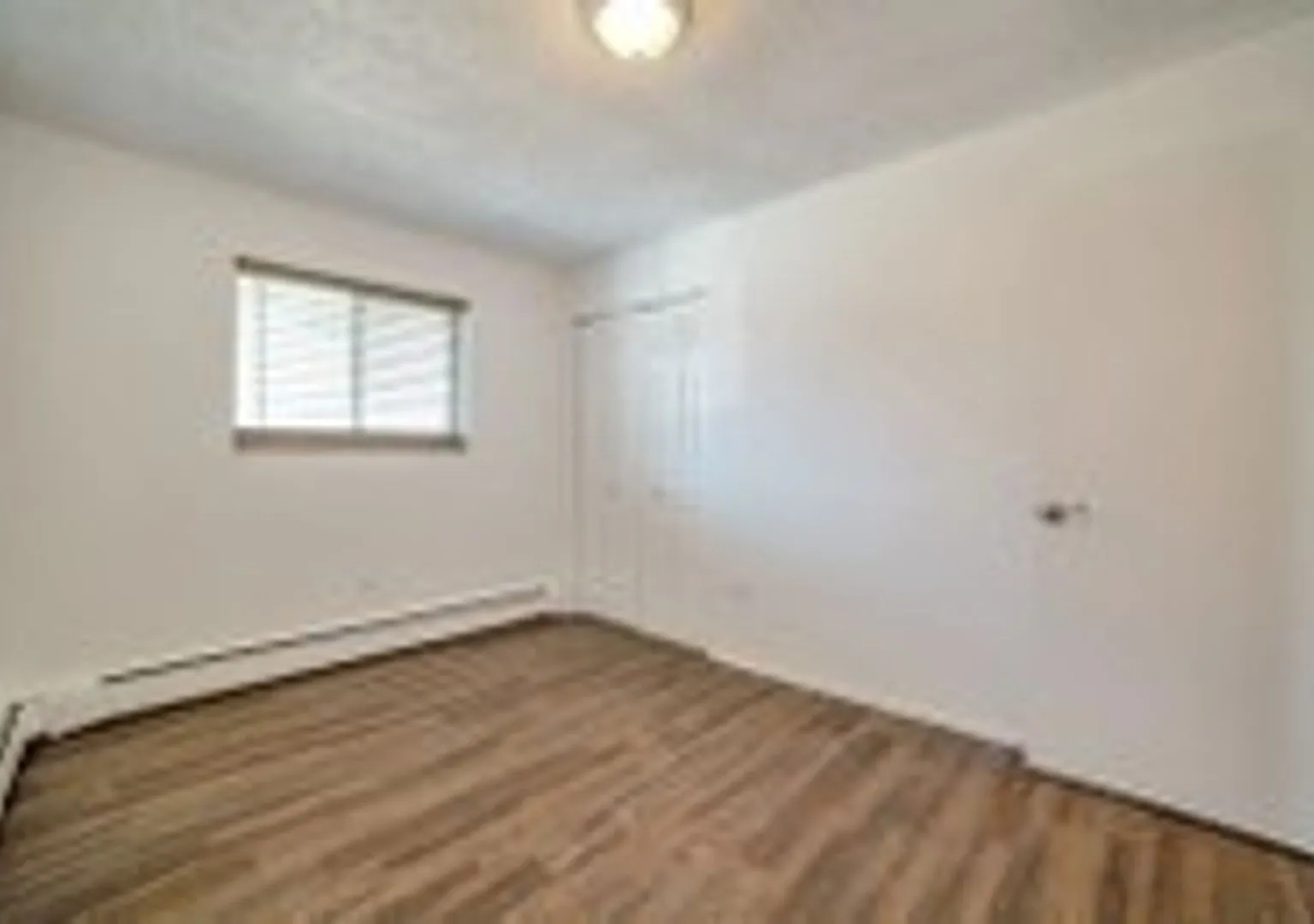 Cute remodeled 3 bedroom! Community Pool! Off Street Parking! — Photo 4