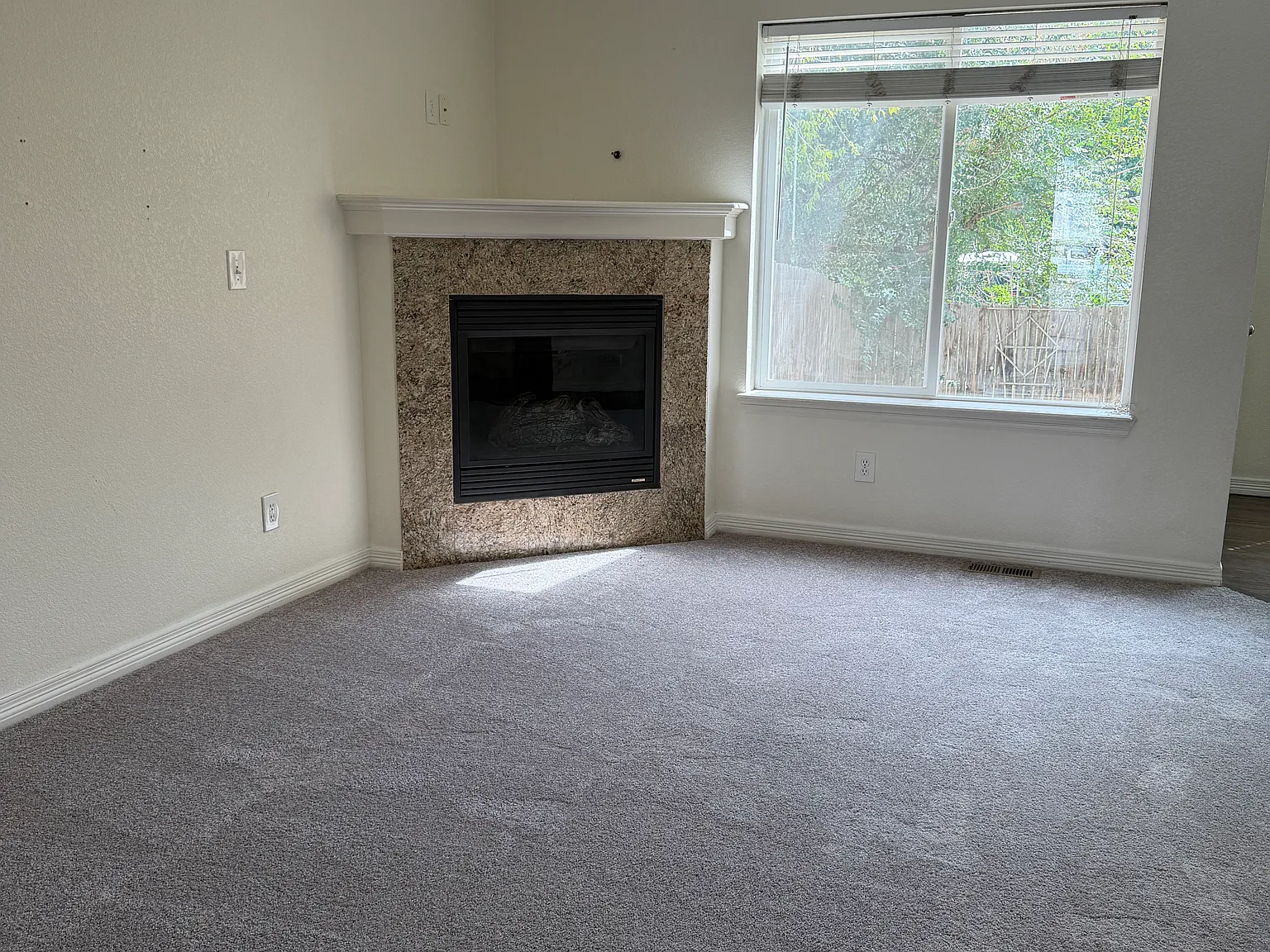 3 bed, 2.5 bath, 2283 sqft, $3,050 — Photo 2