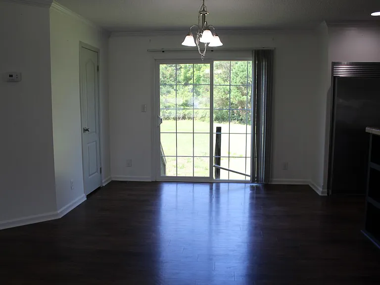 110 Fisher Dr — Photo 3