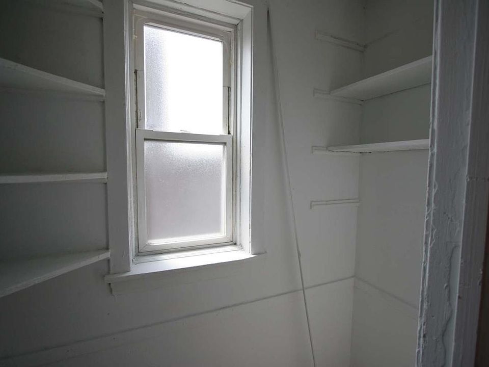 1st image of 925 E 46th St #2W