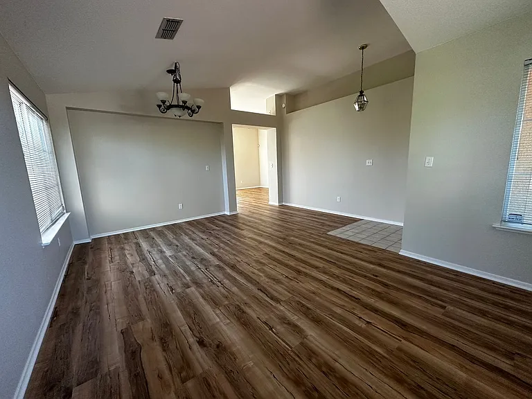 4901 Hillridge Way — Photo 6
