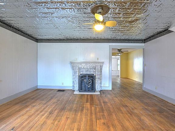 5th image of 1405 Bridwell St