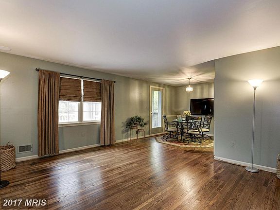 3rd image of 6818 Stoneybrooke Ln