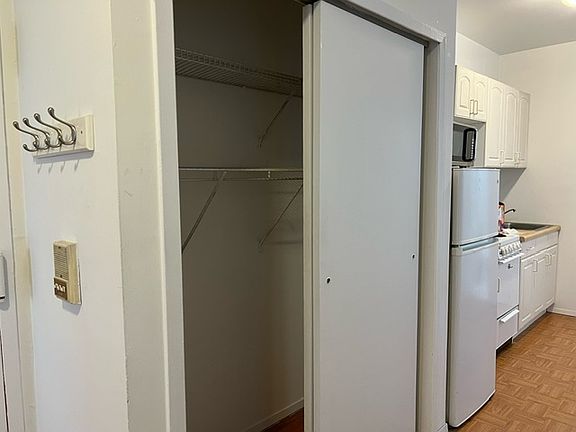 5th image of 422 E 73rd St APT 4B