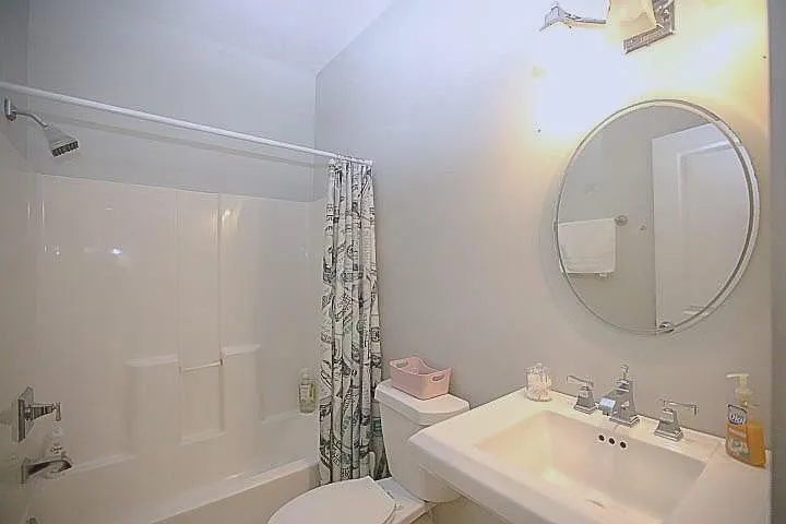 1285 Martin St SE — Photo 10