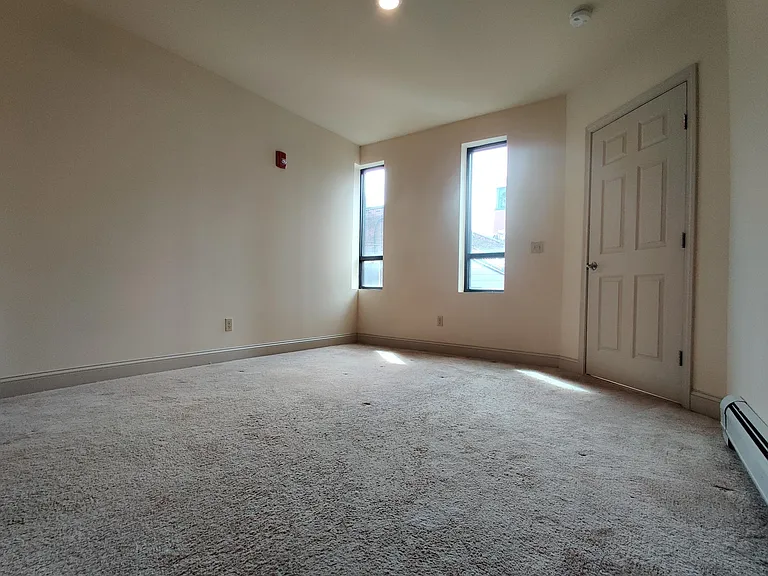 191 College St #206 — Photo 6