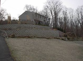 28 Pondview Ter, East Haven, CT 06512