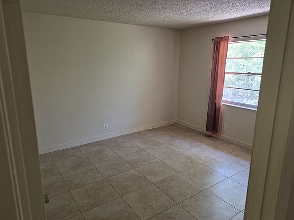 3rd image of 1120 18th Ave N APT 3