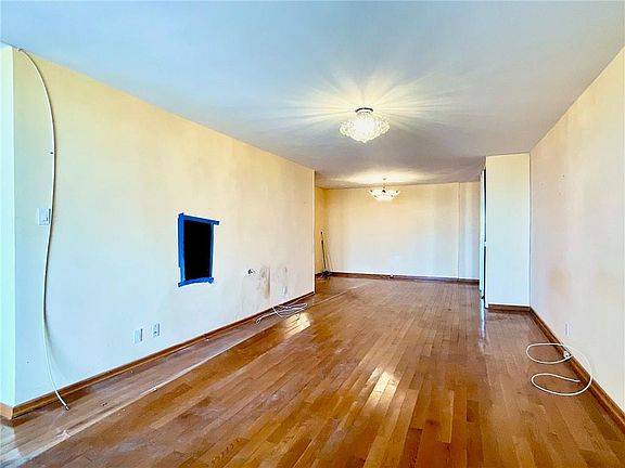 4th image of 35 Seacoast Ter APT 9C