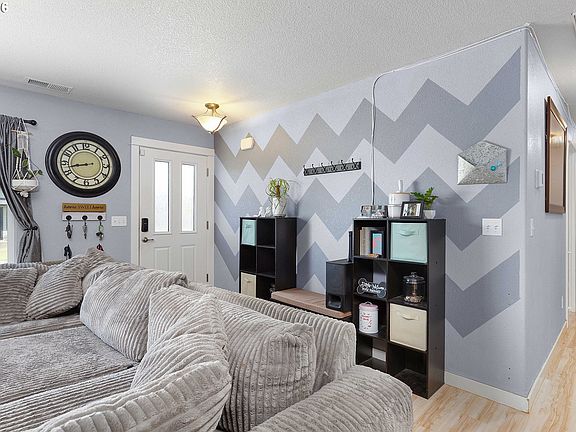 3rd image of 108 Jensen Ct