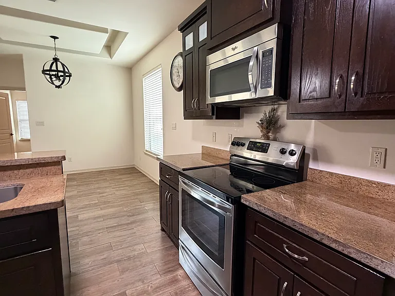 3901 Thunderbird Ave — Photo 9