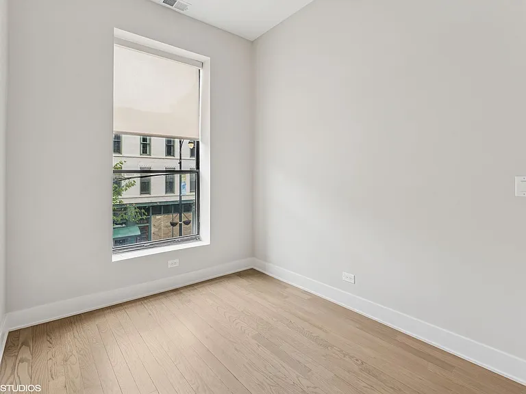 2119 N Clark St — Photo 15