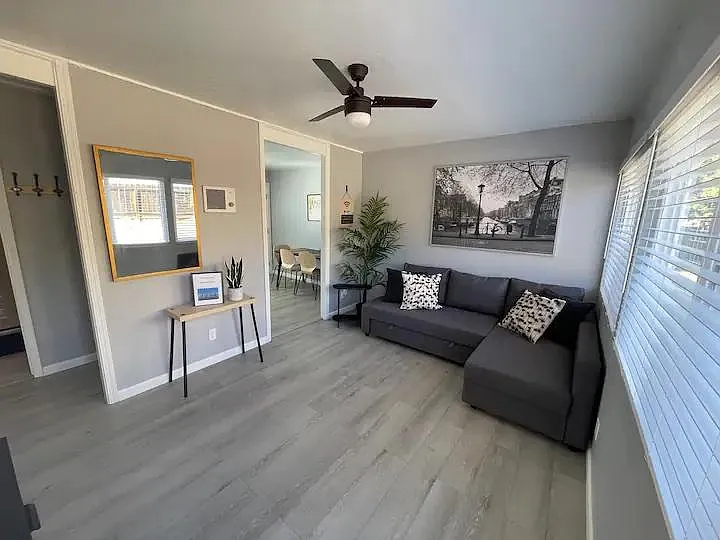 2605 Fenton Pl — Photo 2