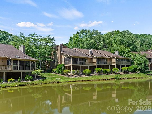 3rd image of 1001 Red Oak Dr