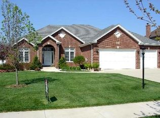 19916 Woodhaven Dr, Mokena, IL 60448