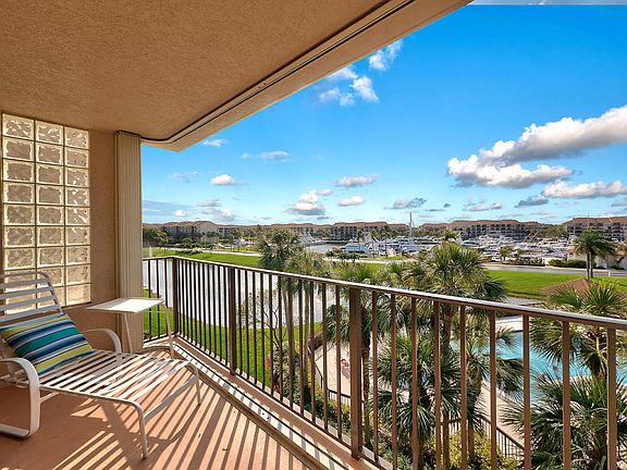 2nd image of 701 Seafarer Cir APT 406